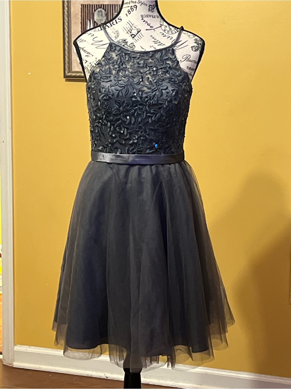 Morilee Madeline Gardner Embroidered Cocktail Dress in Charcoal Sz 8 - Picture 4 of 13